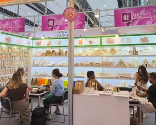 The Jiaxun commercial team reviewing custom packaging configurations and container load plans with international buyers at the Canton Fair. The Jiaxun commercial team reviewing custom packaging configurations and container load plans with international buyers at the Canton Fair.